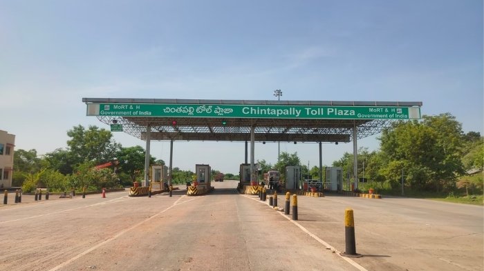 bolero vehicle hits devotees near srisailam temple toll gate